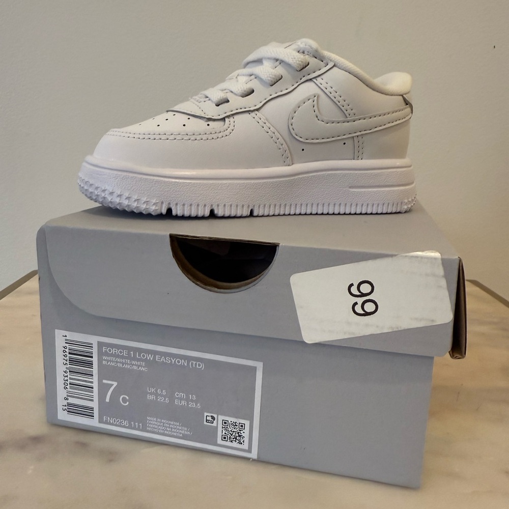 NIB! Nike toddler White Sneakers size 7C